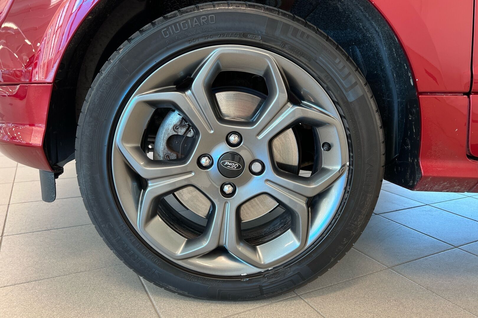 Ford Ecosport iso kuva 11