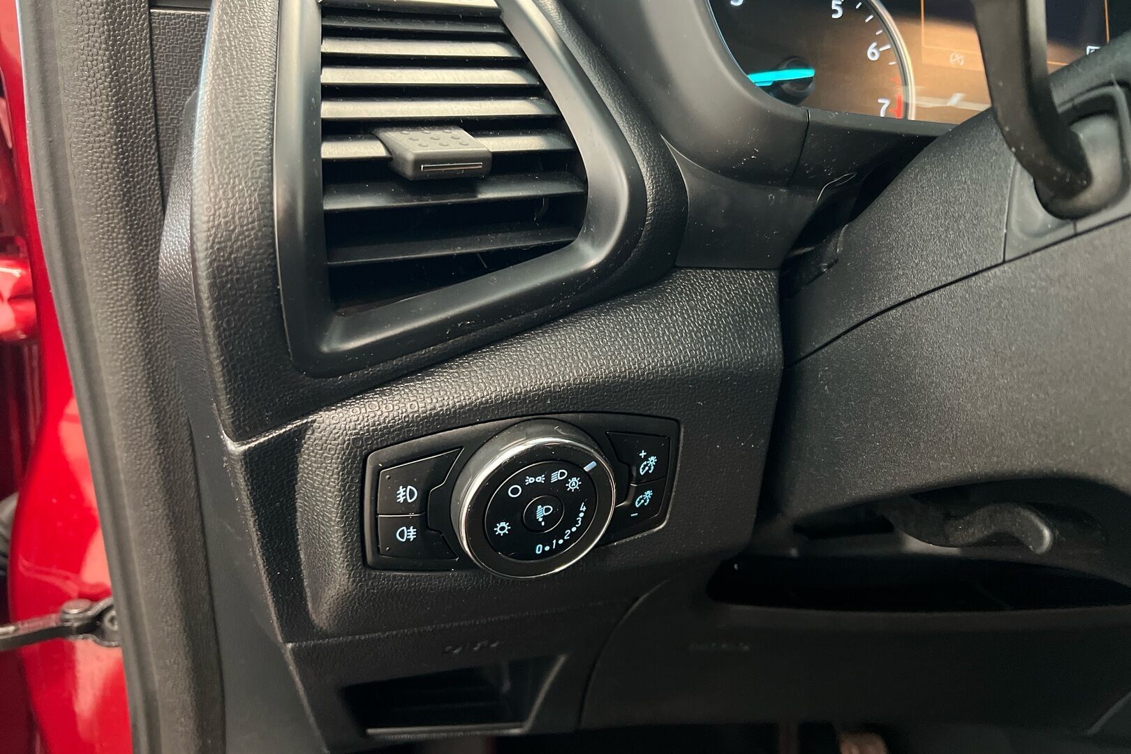 Ford Ecosport iso kuva 19