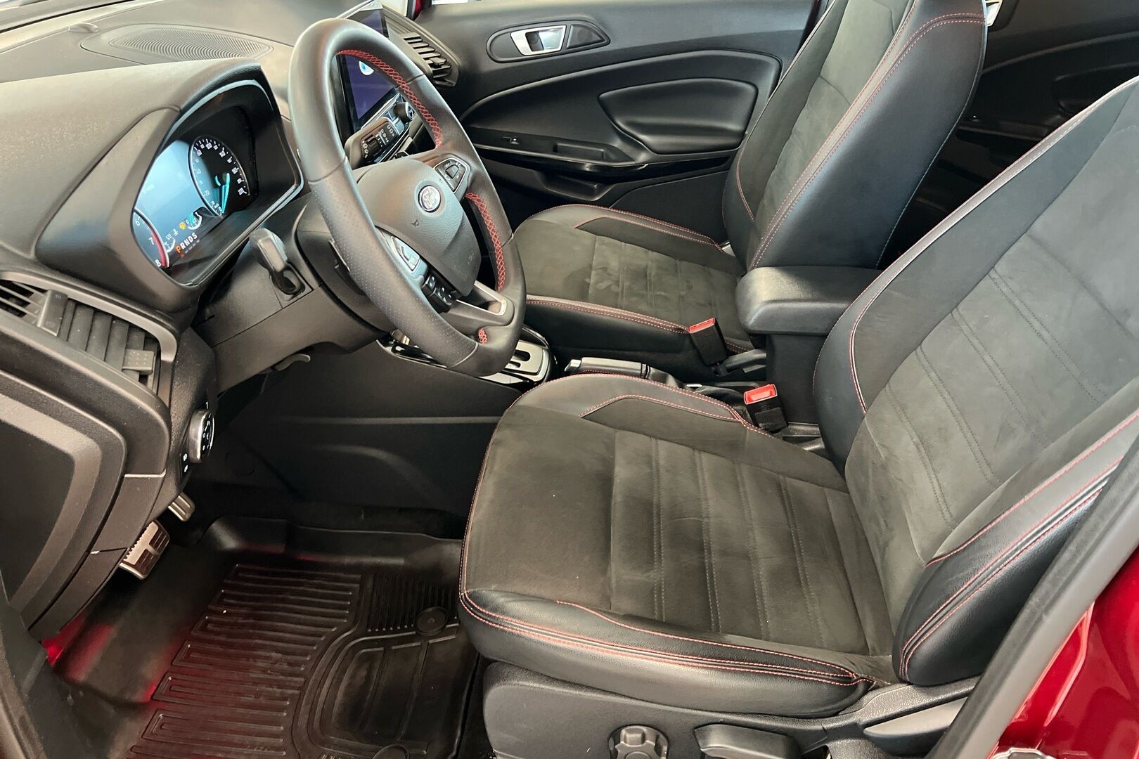 Ford Ecosport iso kuva 8