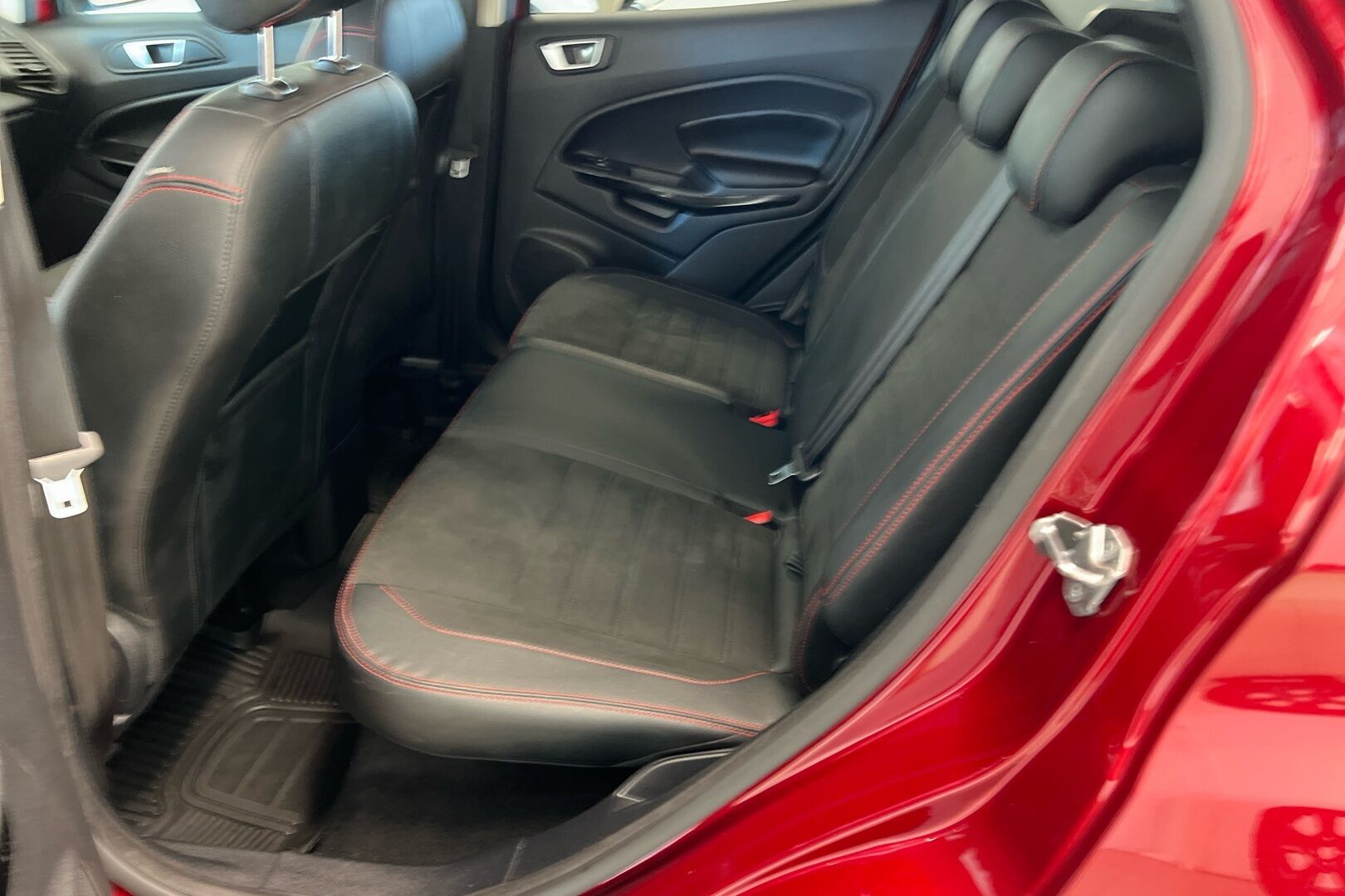 Ford Ecosport iso kuva 9