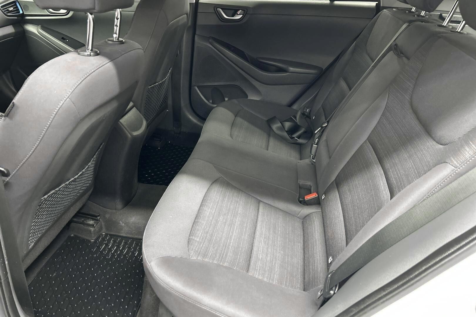 Hyundai IONIQ hybrid iso kuva 10
