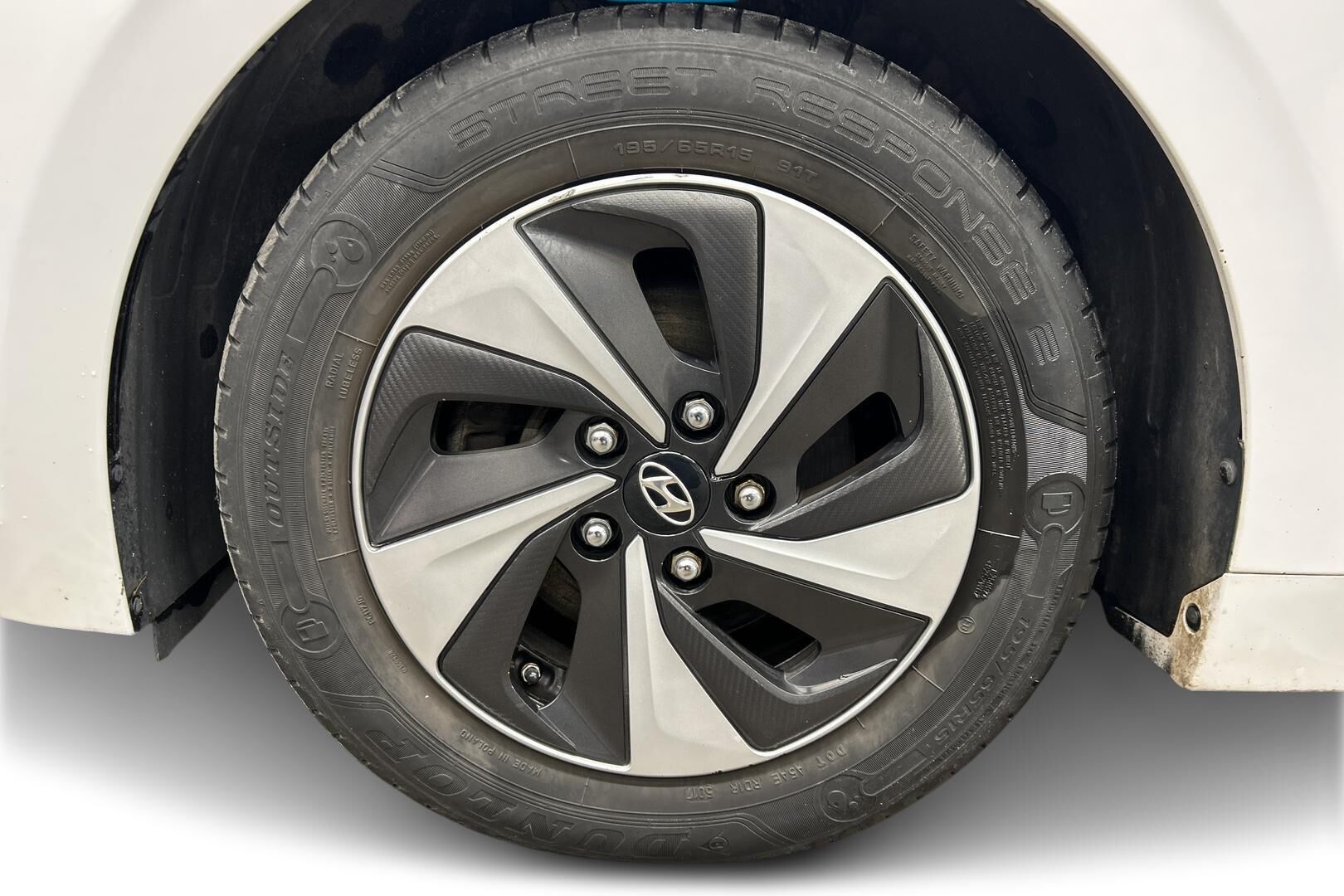 Hyundai IONIQ hybrid iso kuva 13