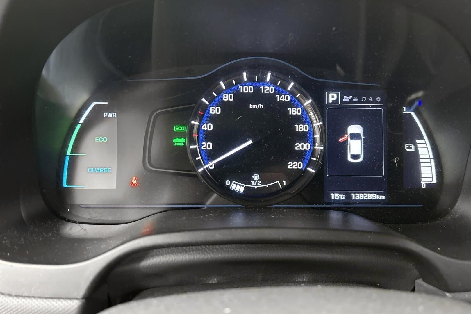 Hyundai IONIQ hybrid iso kuva 17