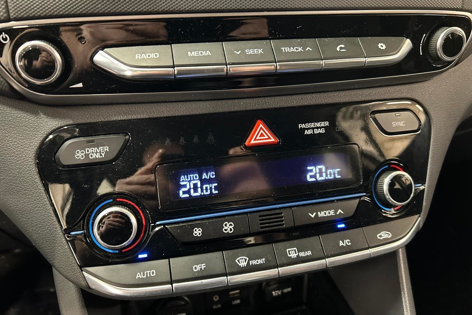 Hyundai IONIQ hybrid iso kuva 21