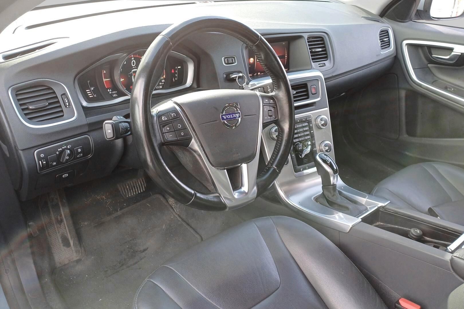 Volvo S60 iso kuva 2