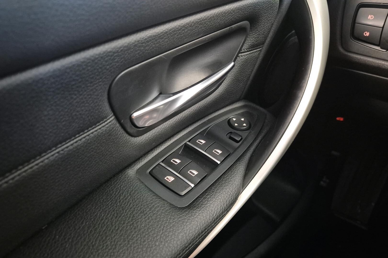 BMW 3-sarja iso kuva 11