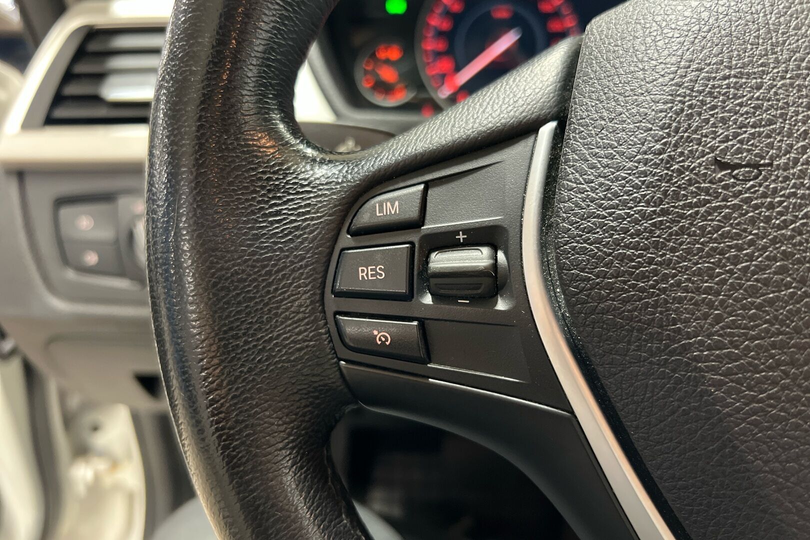 BMW 3-sarja iso kuva 14