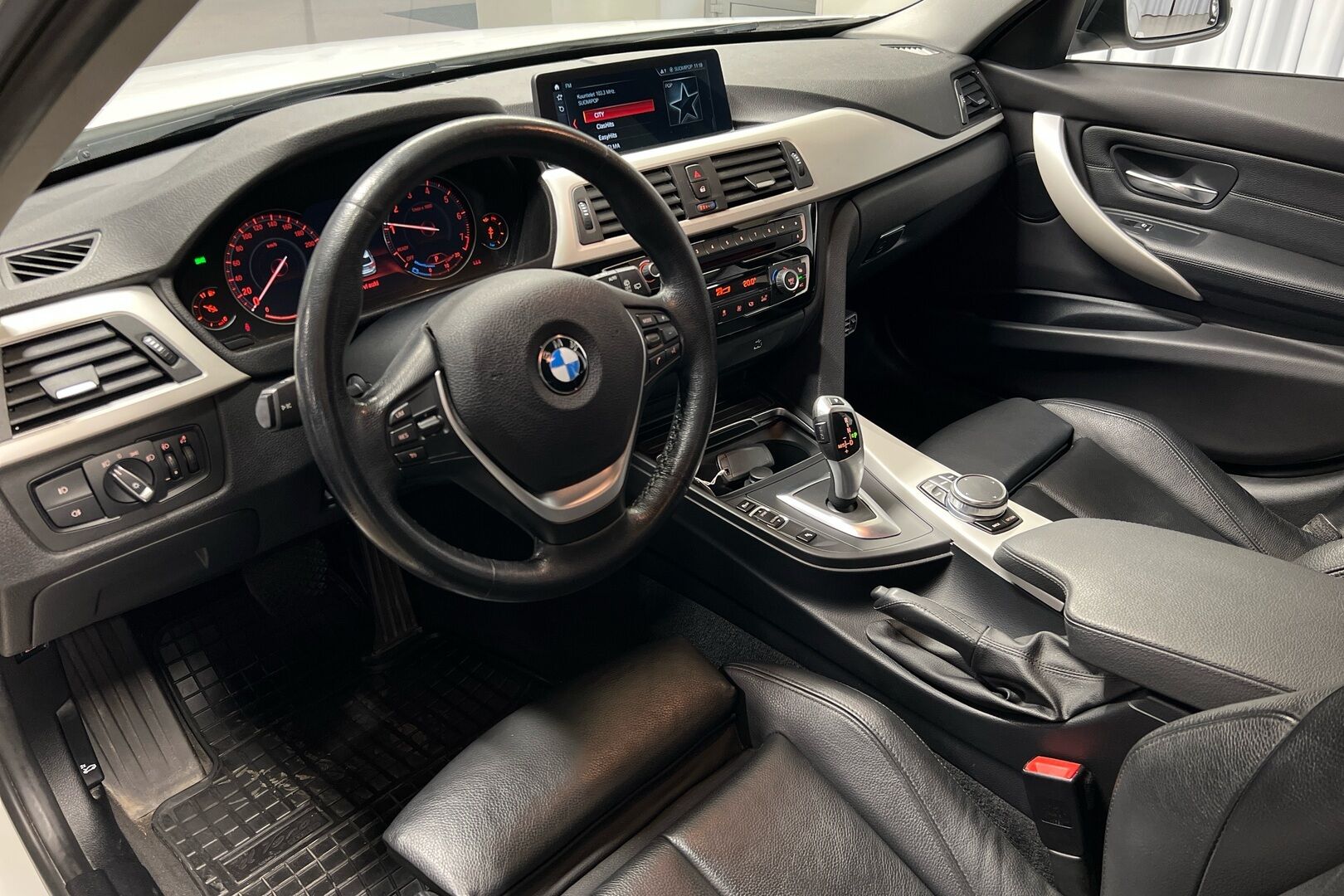 BMW 3-sarja iso kuva 17