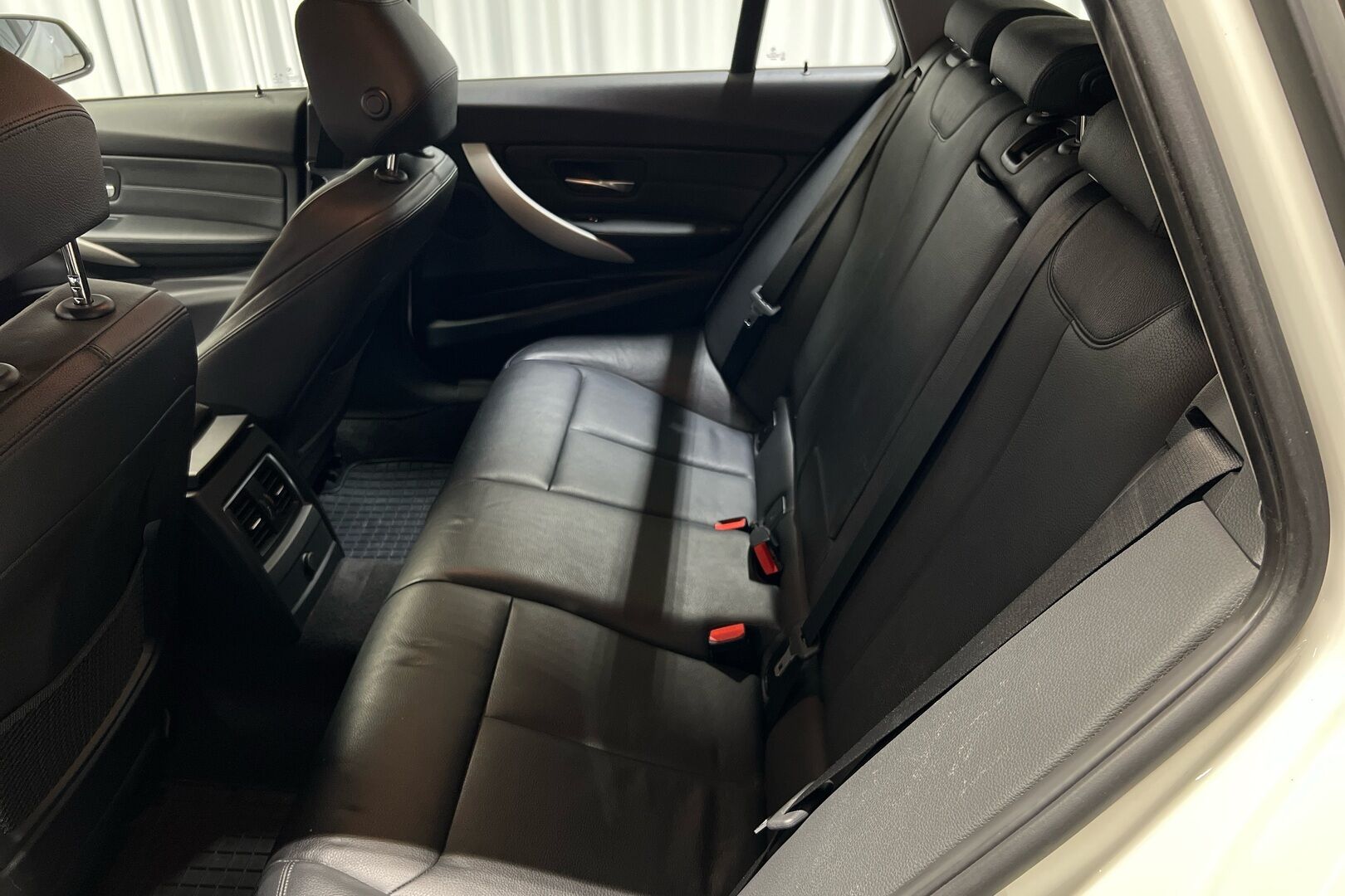 BMW 3-sarja iso kuva 8