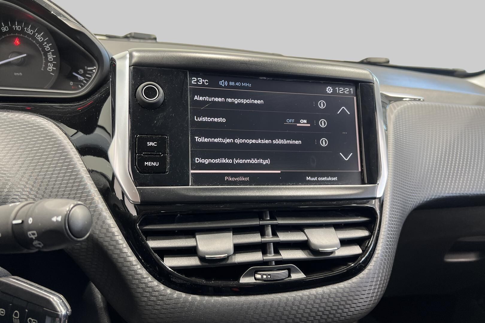 Peugeot 2008 iso kuva 24
