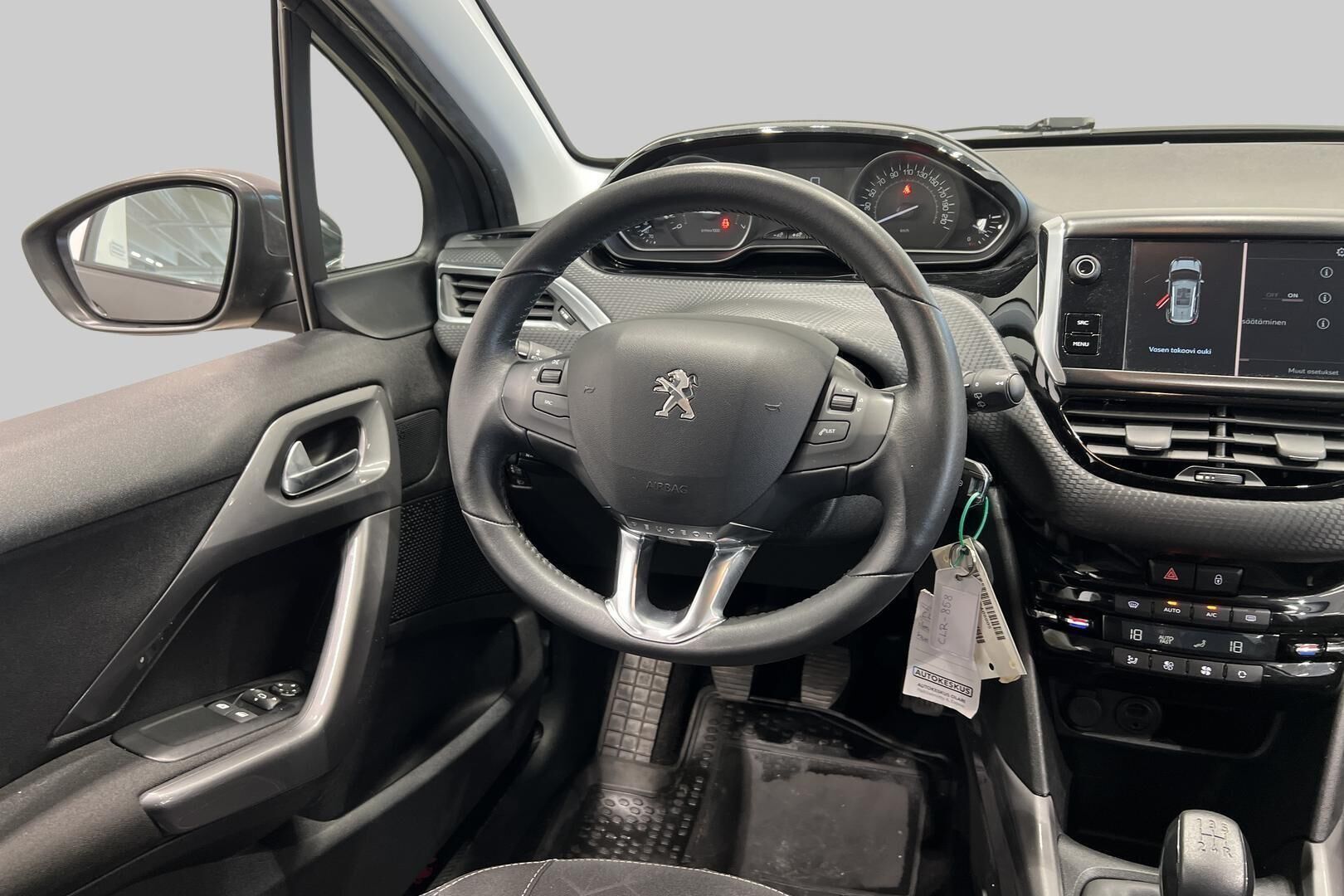 Peugeot 2008 iso kuva 16