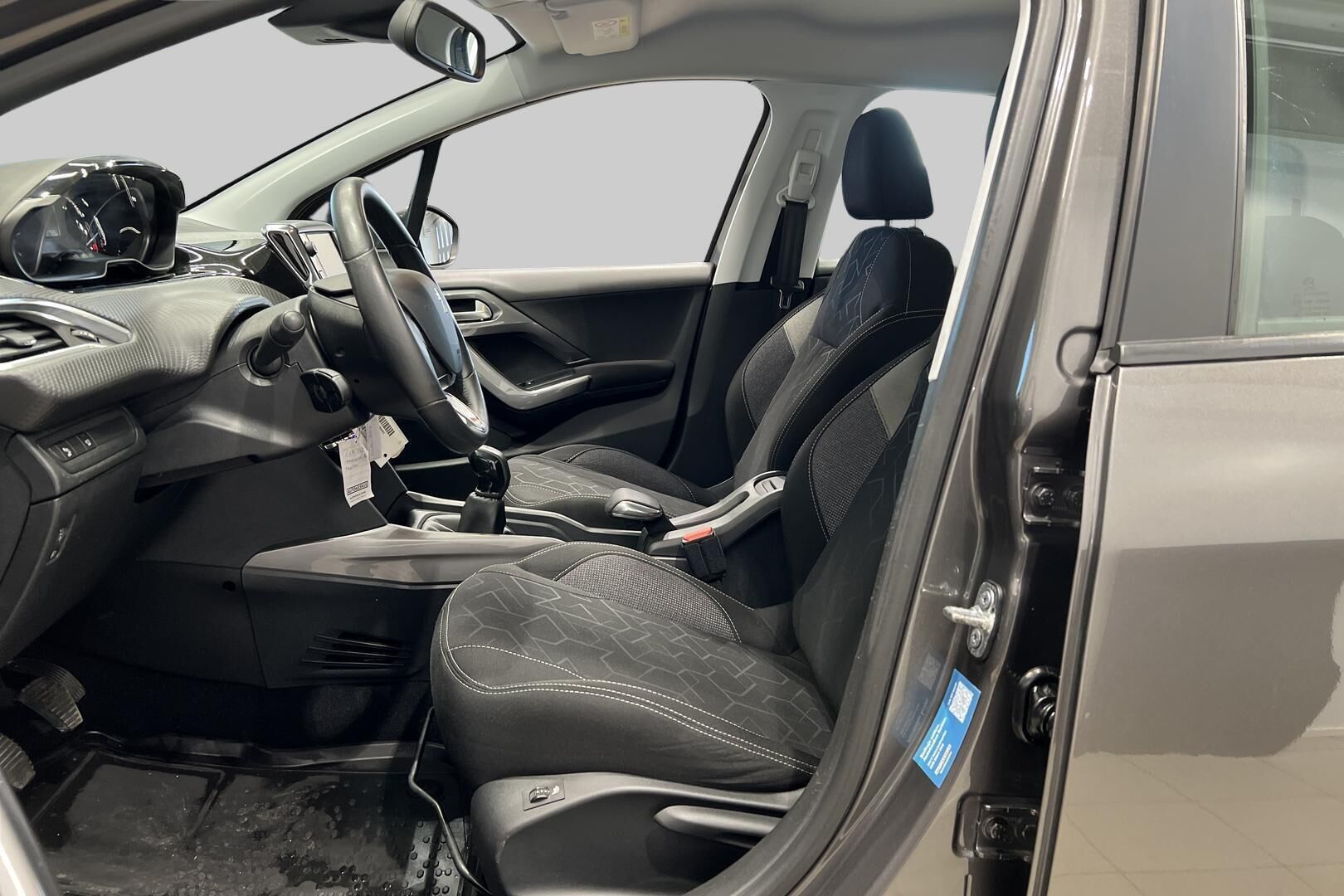 Peugeot 2008 iso kuva 6