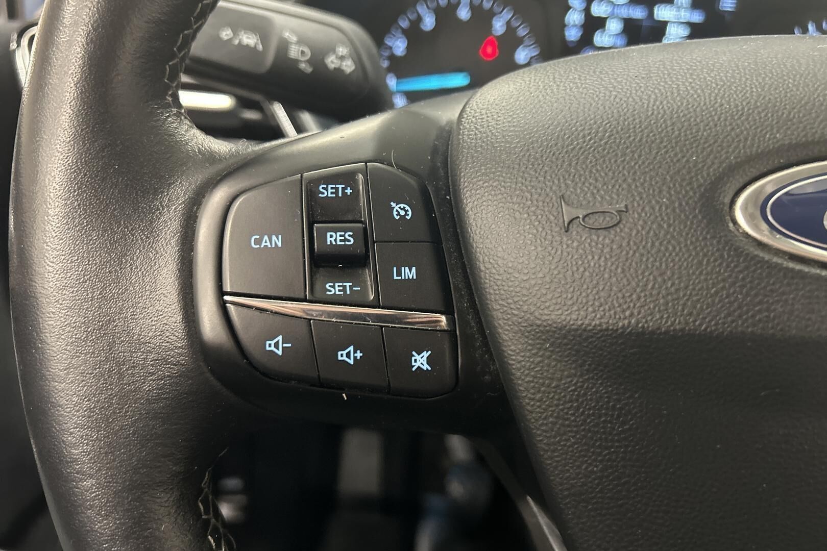 Ford Fiesta iso kuva 14