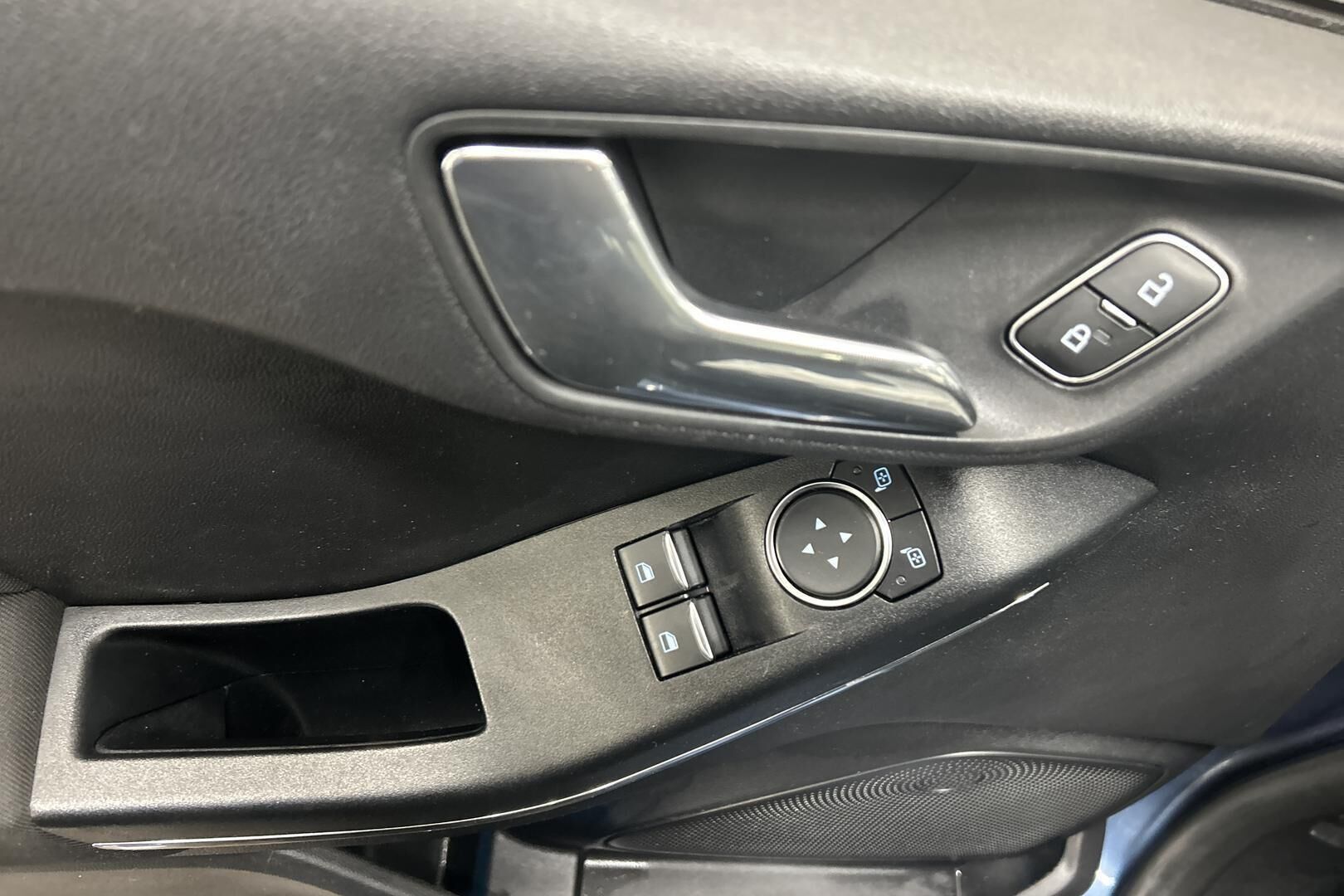 Ford Fiesta iso kuva 23