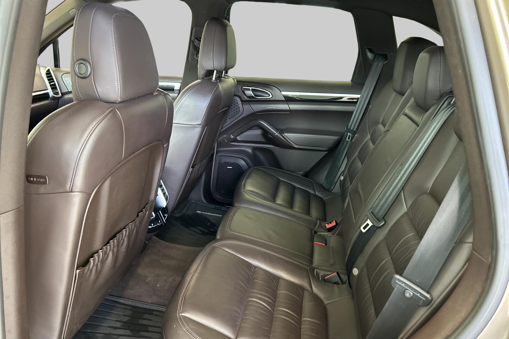 Porsche Cayenne iso kuva 6