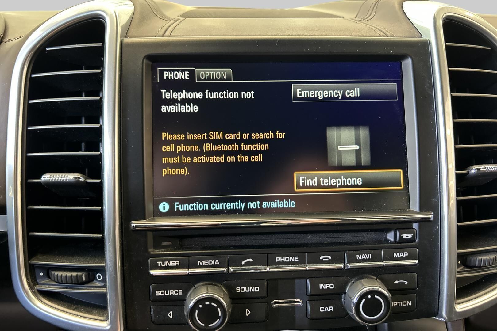 Porsche Cayenne iso kuva 11