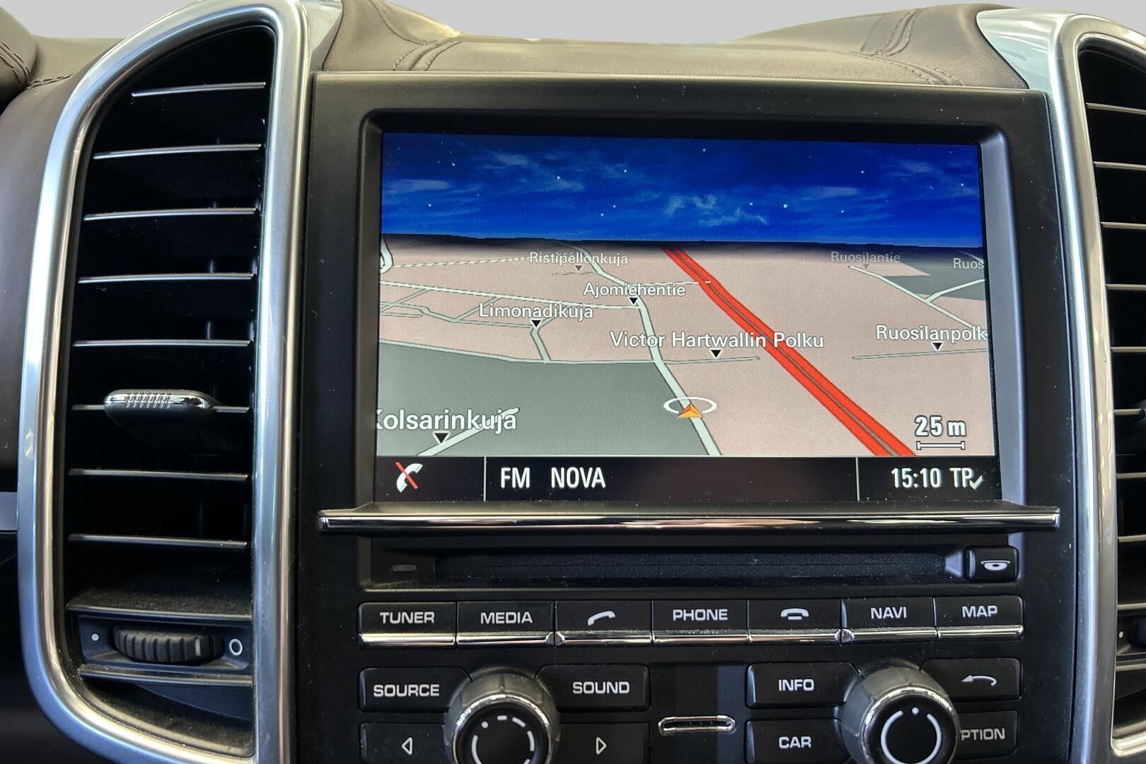 Porsche Cayenne iso kuva 12
