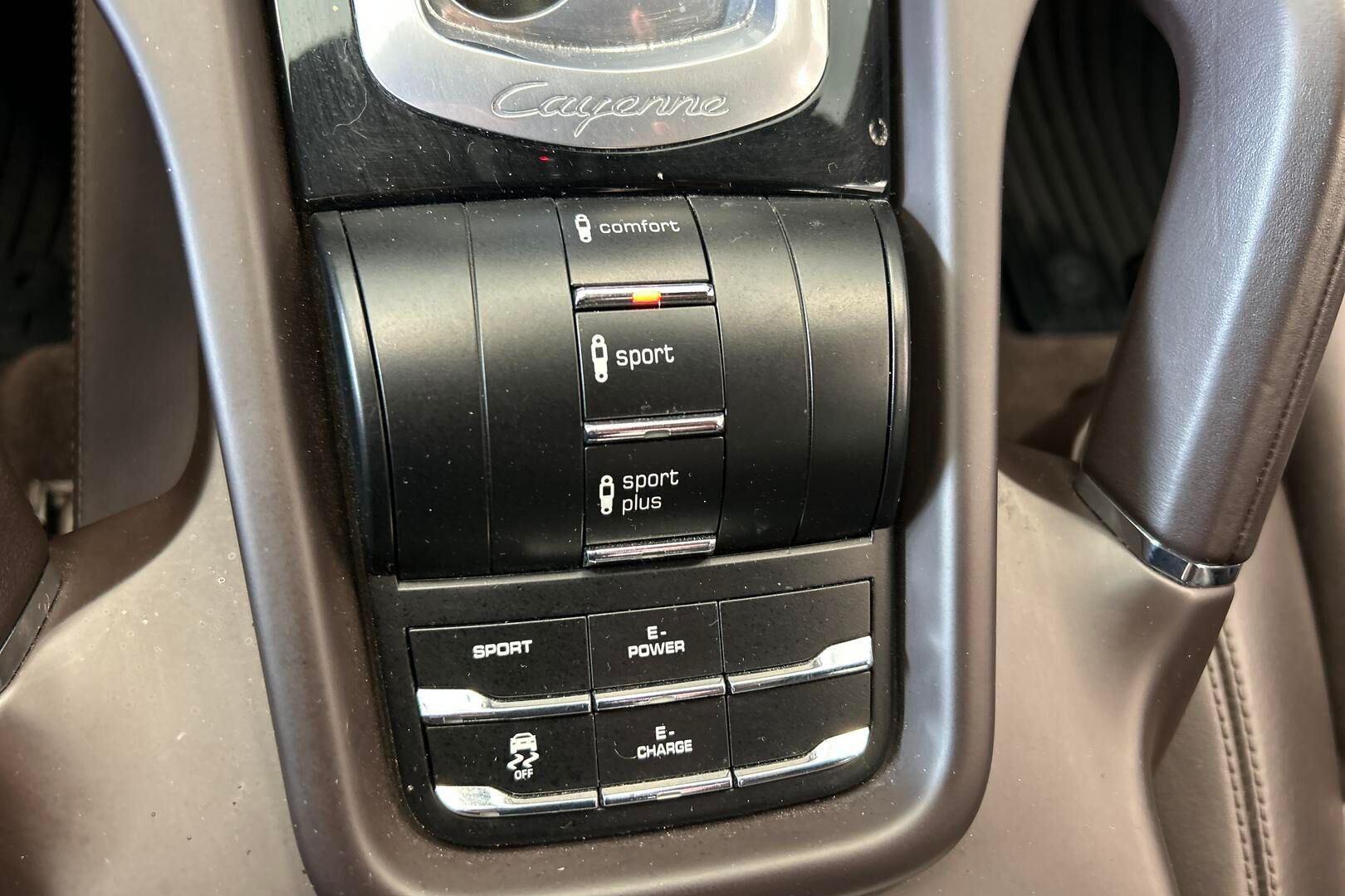 Porsche Cayenne iso kuva 31