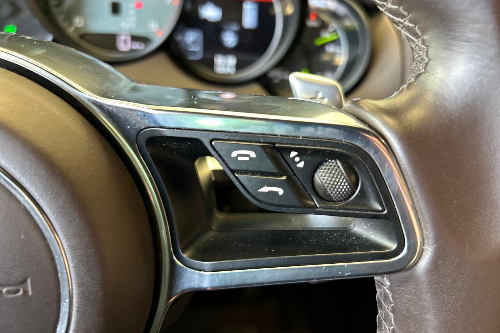 Porsche Cayenne iso kuva 18