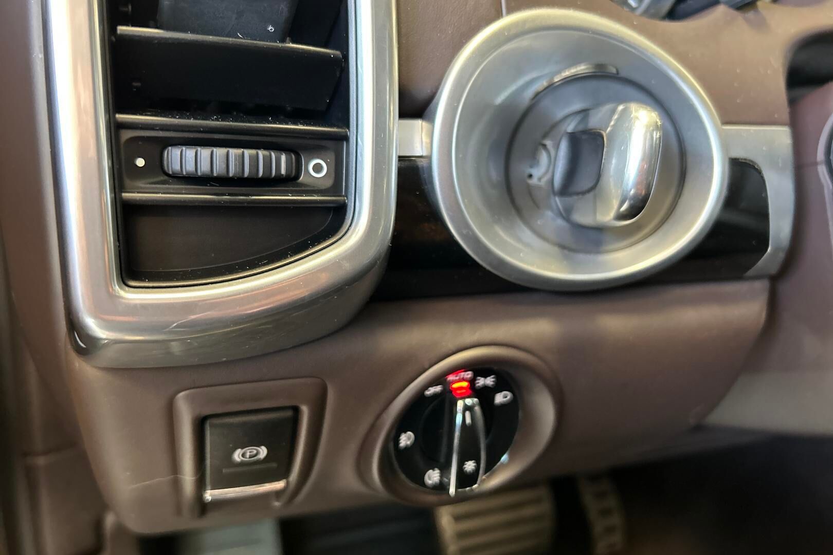 Porsche Cayenne iso kuva 19