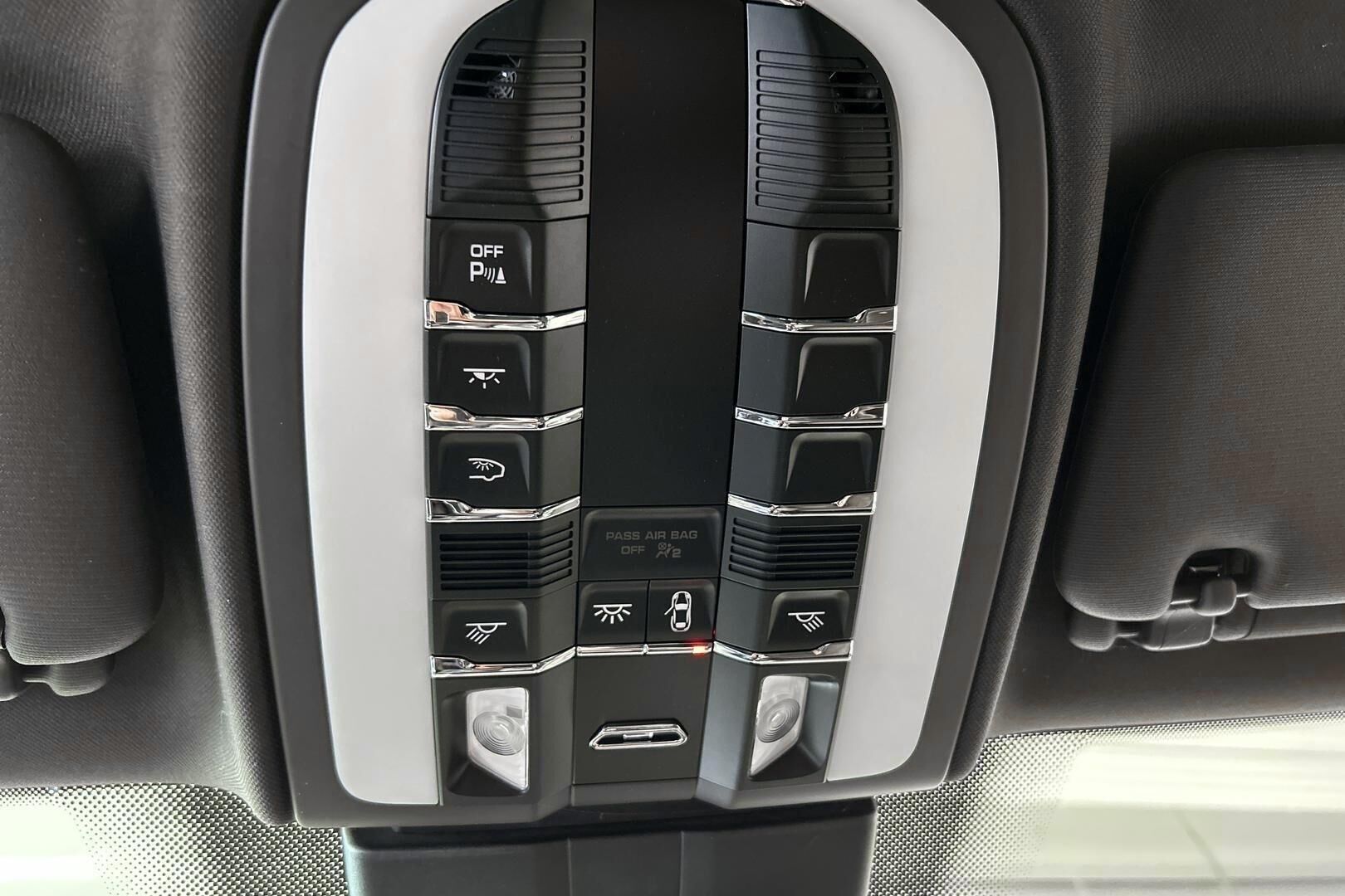 Porsche Cayenne iso kuva 20