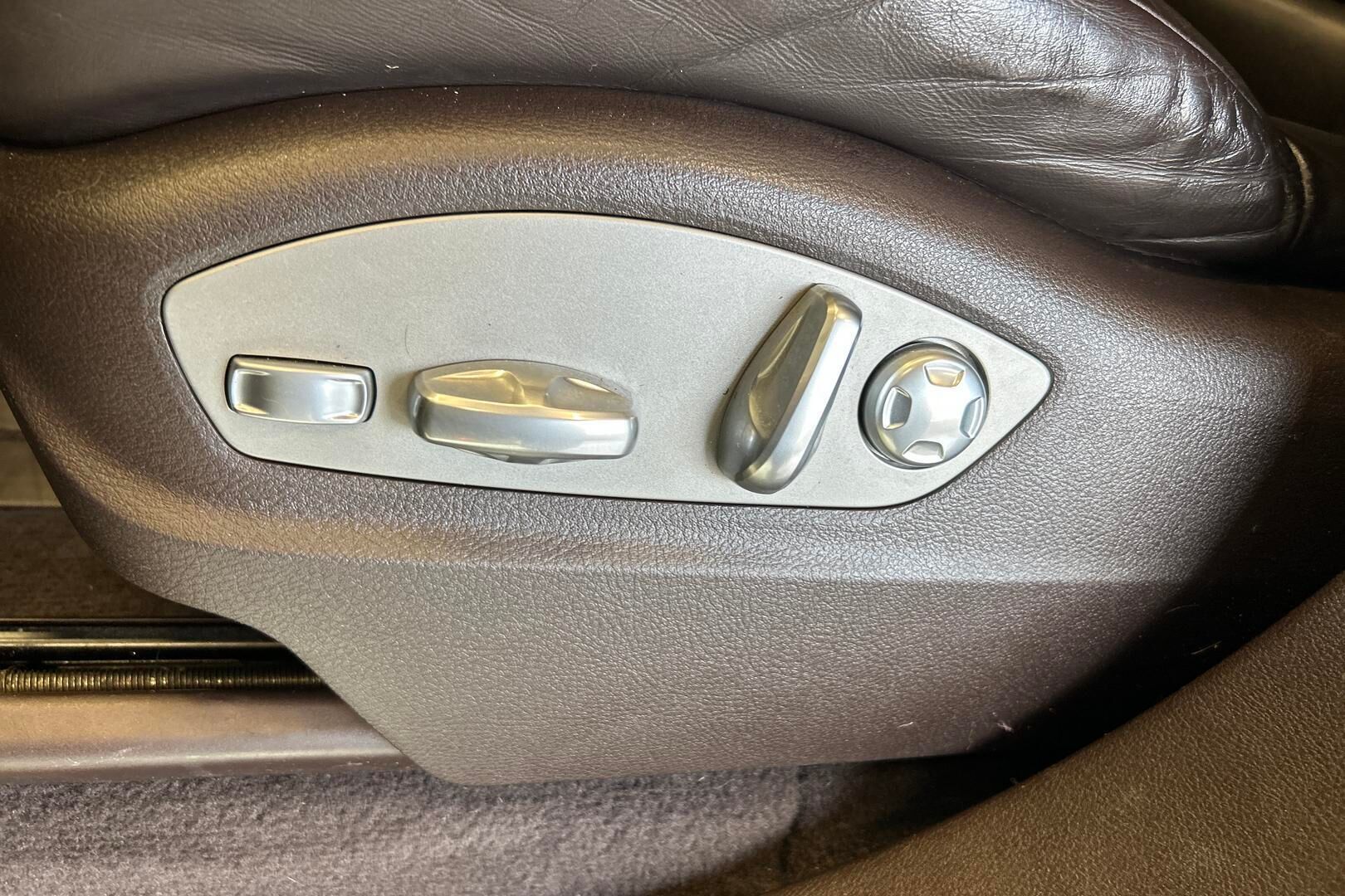 Porsche Cayenne iso kuva 23