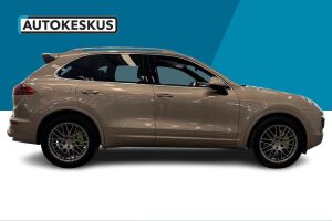 Porsche Cayenne esikatselu 1