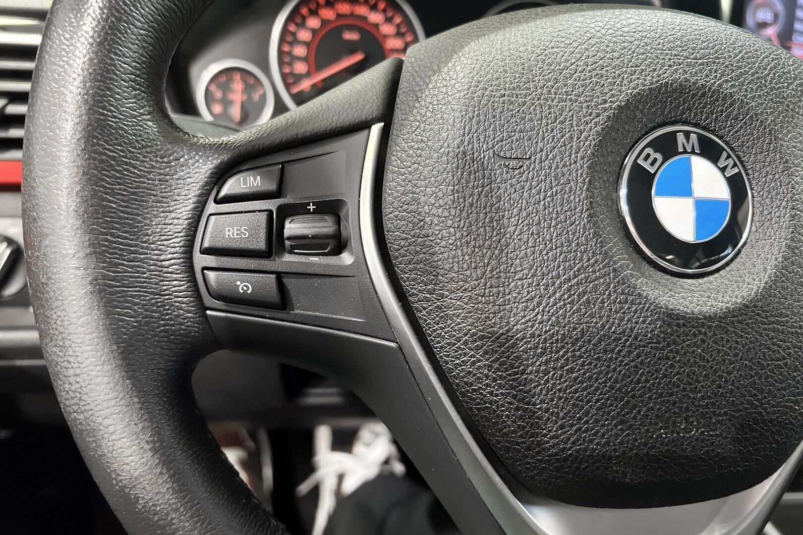 BMW 3-sarja iso kuva 25