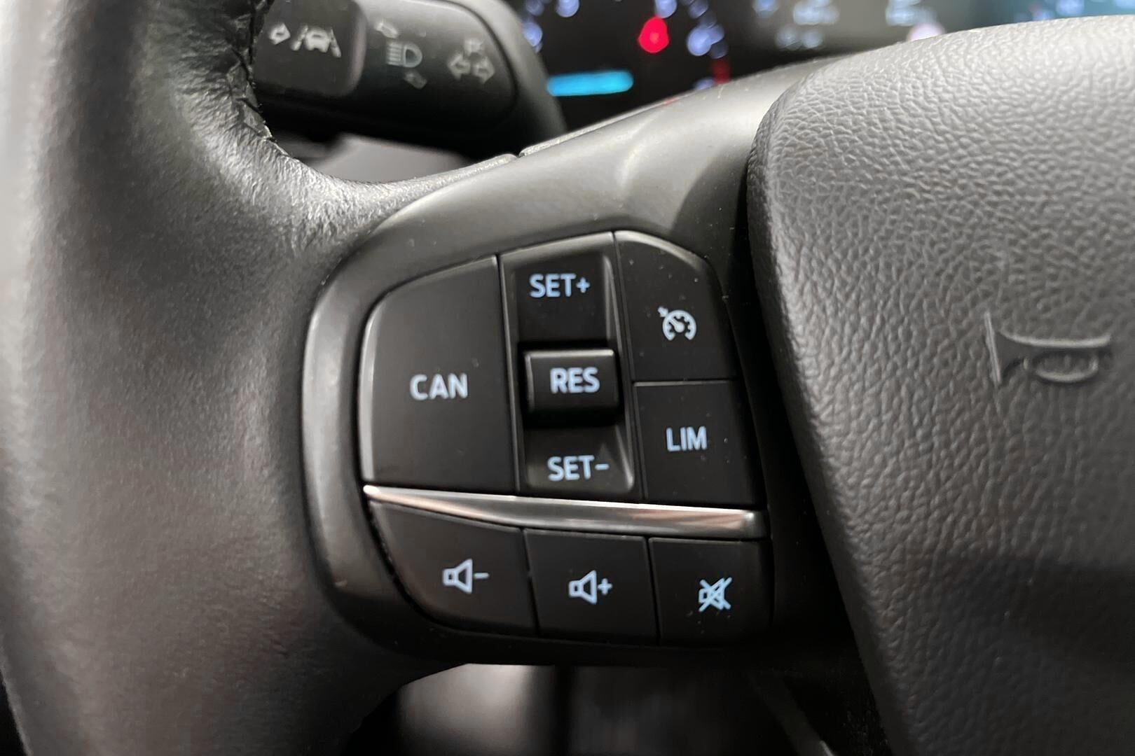 Ford Focus iso kuva 15