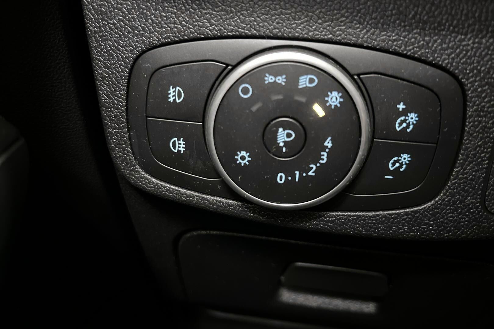 Ford Focus iso kuva 17