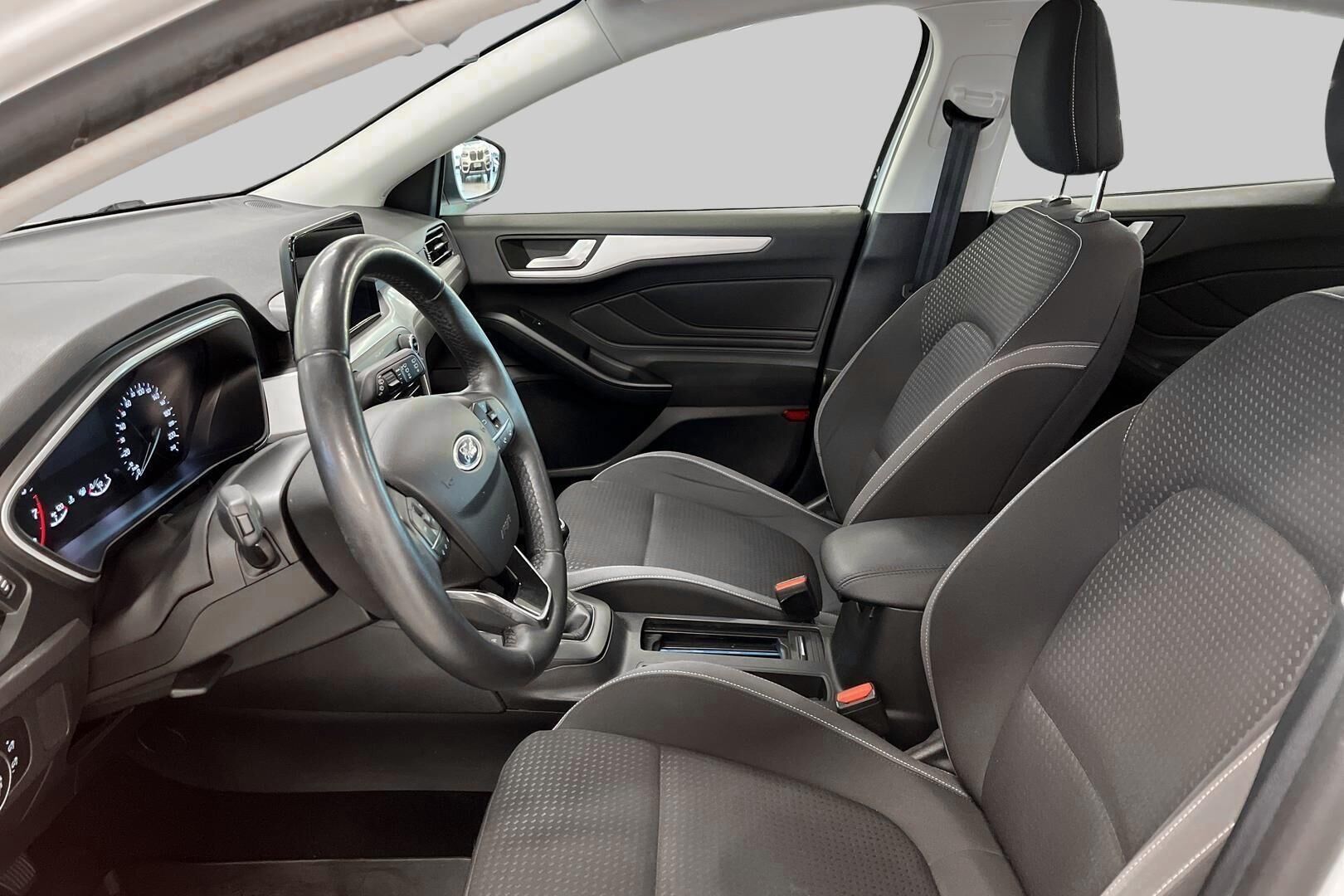 Ford Focus iso kuva 8