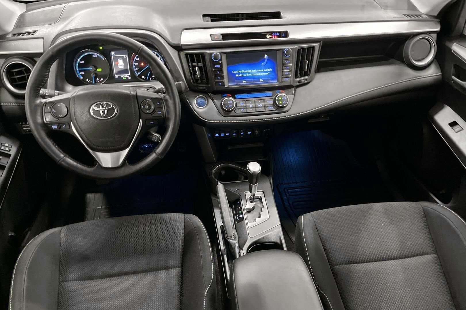 Toyota RAV4 iso kuva 10