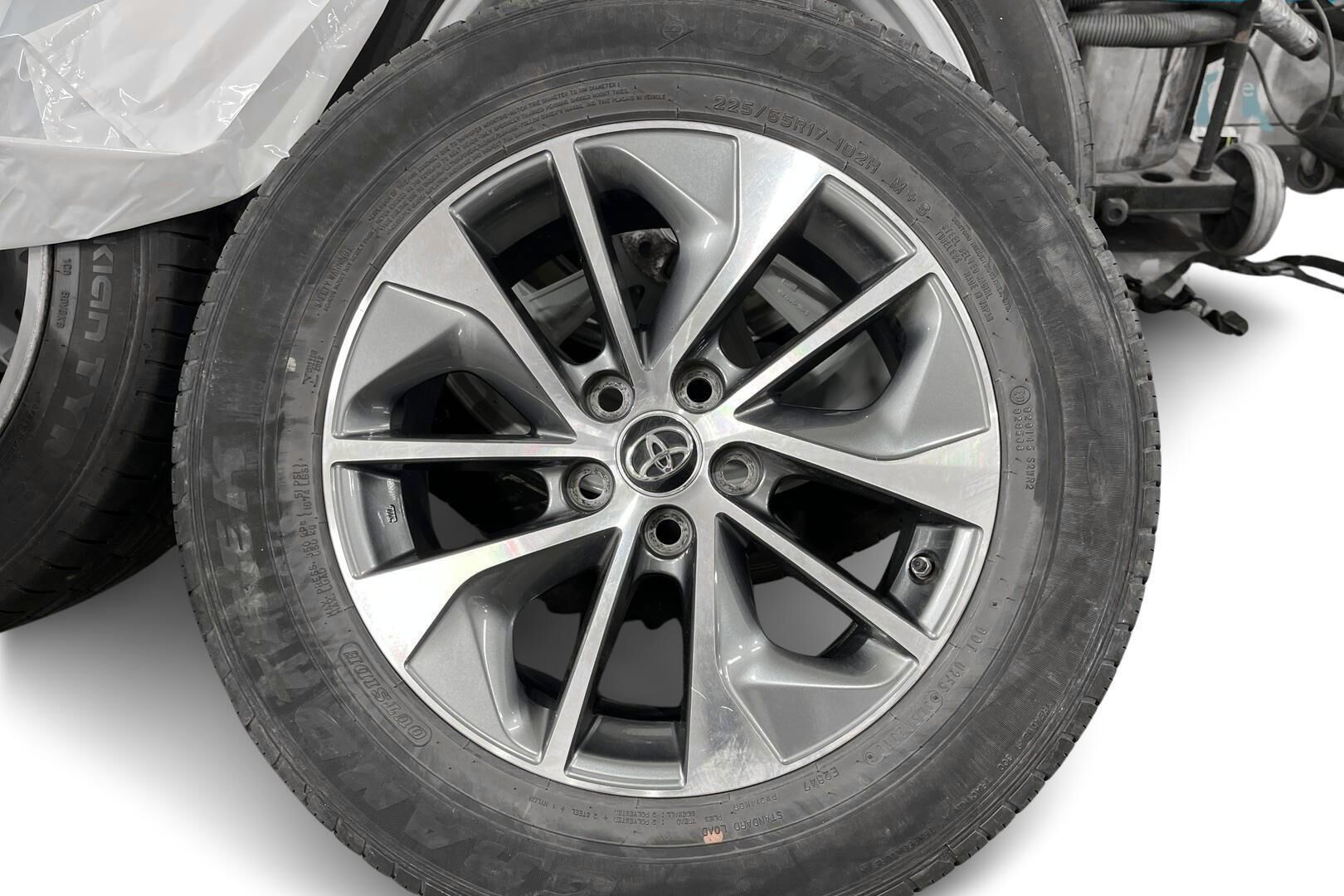 Toyota RAV4 iso kuva 13