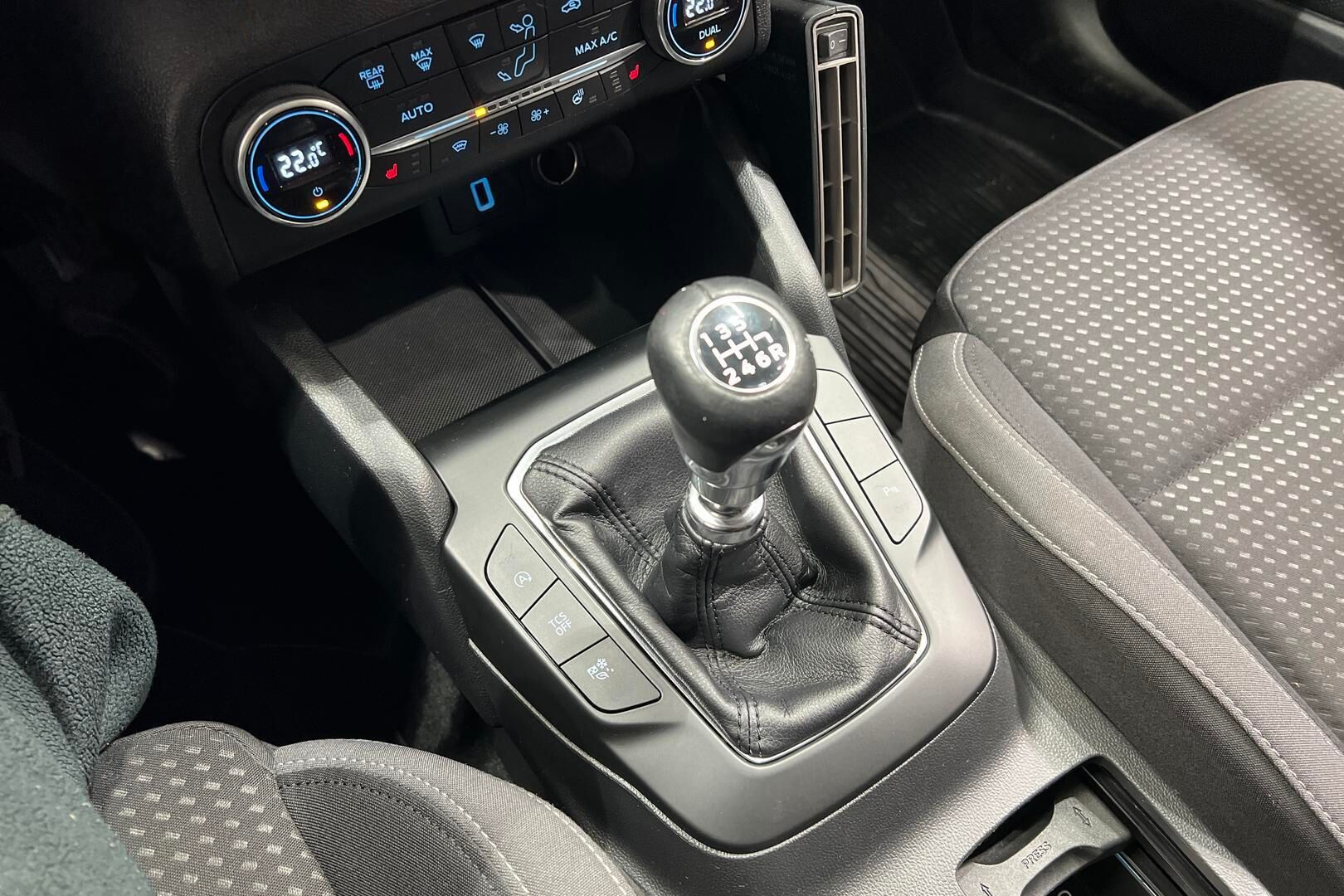 Ford Focus iso kuva 20