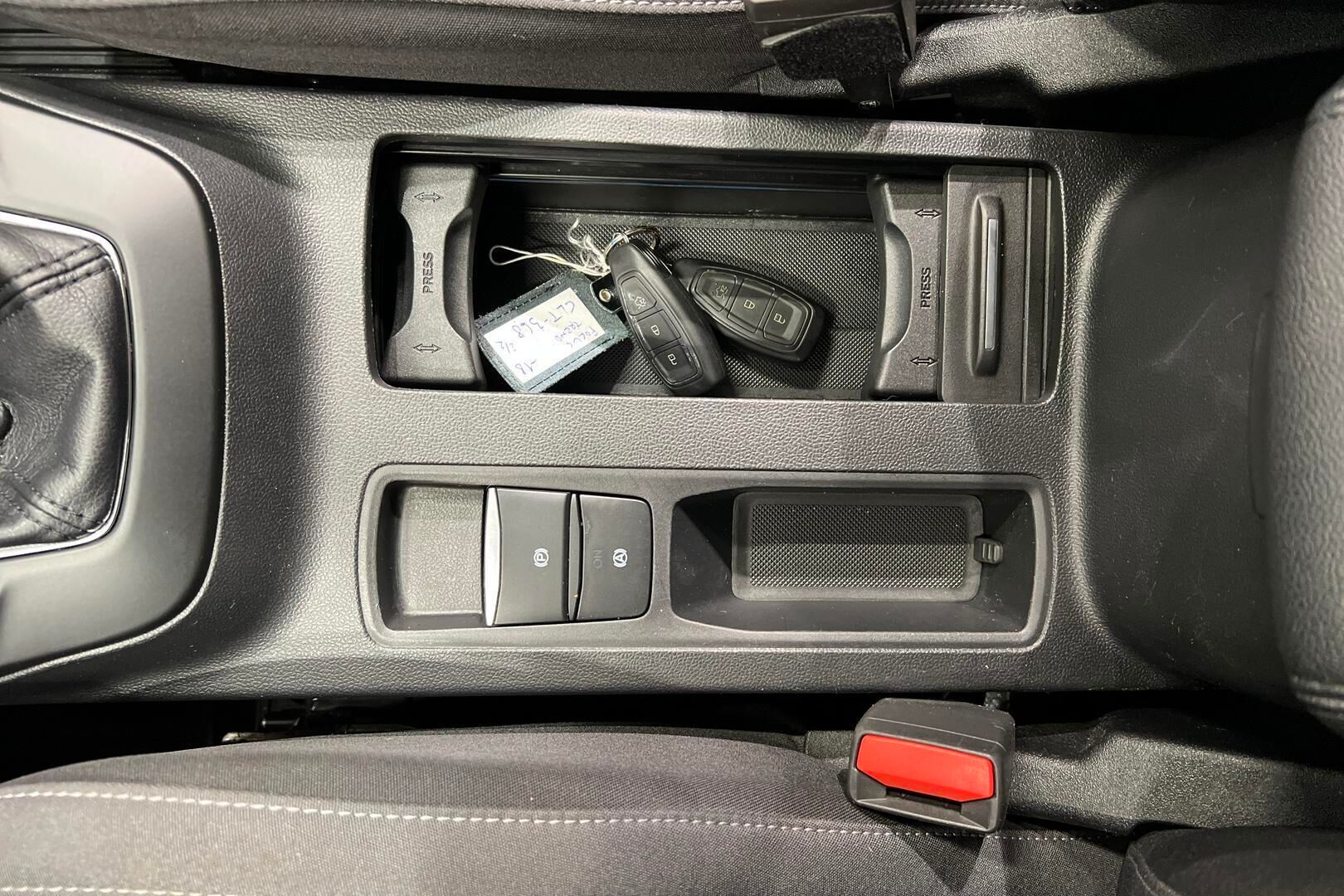 Ford Focus iso kuva 22