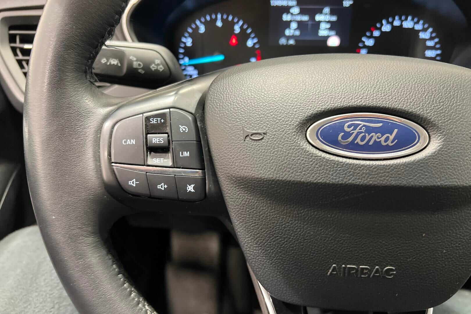 Ford Focus iso kuva 24