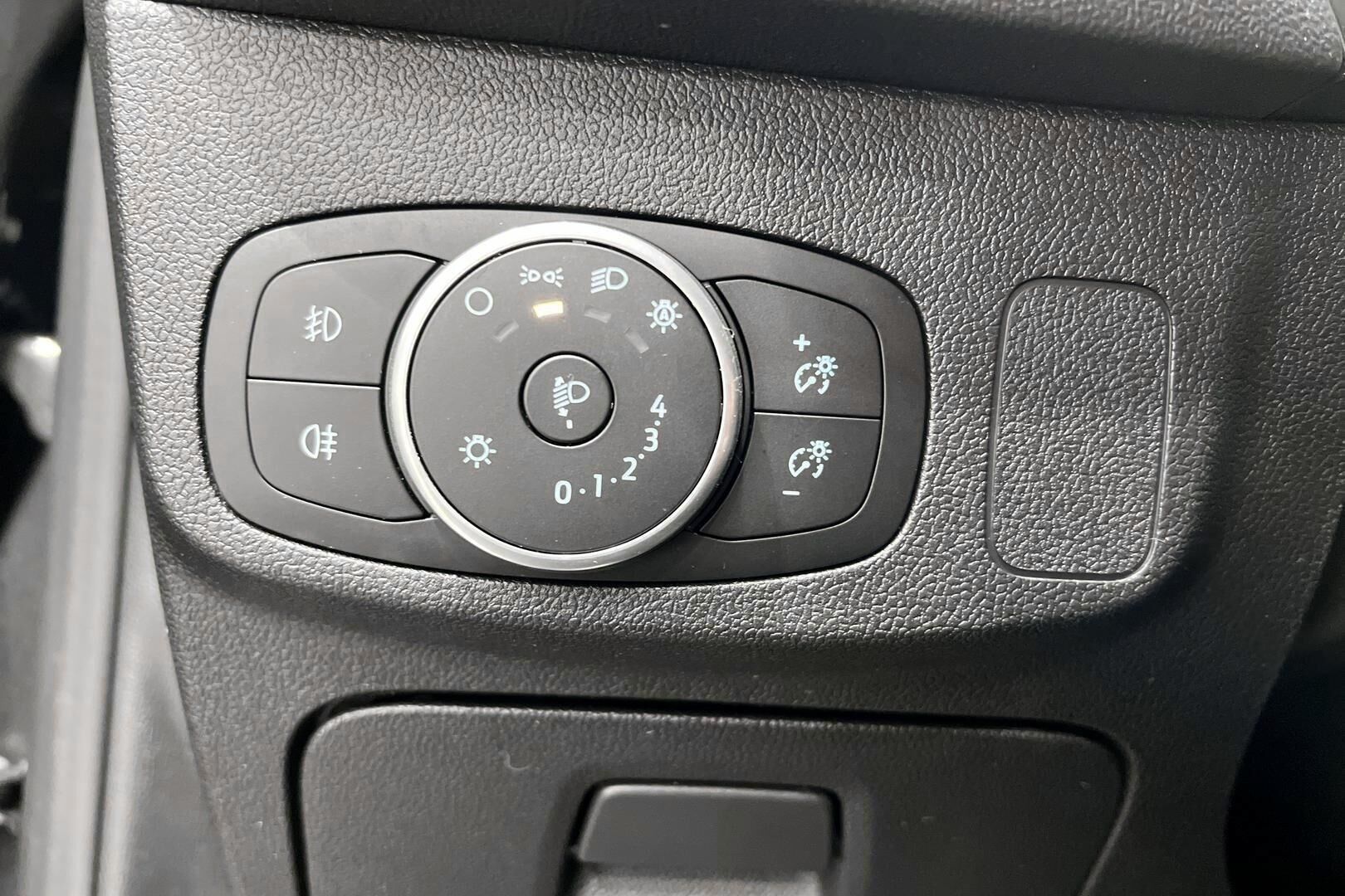 Ford Focus iso kuva 25