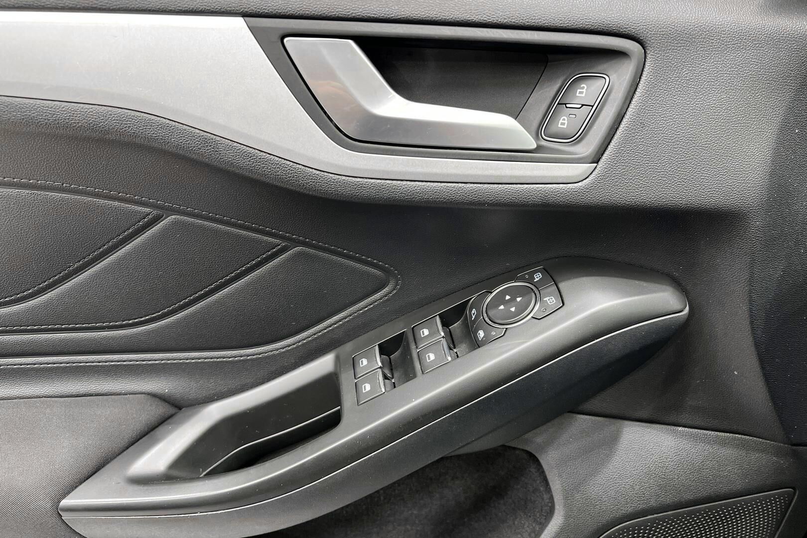 Ford Focus iso kuva 26