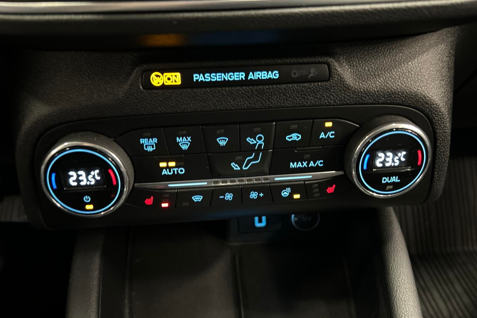 Ford Focus iso kuva 17