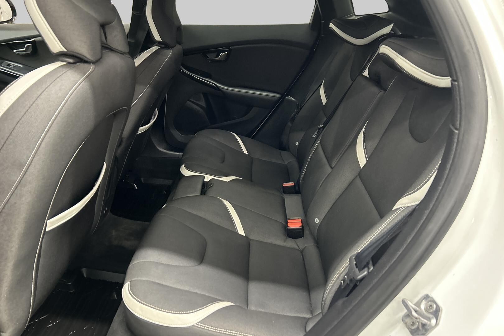 Volvo V40 iso kuva 10