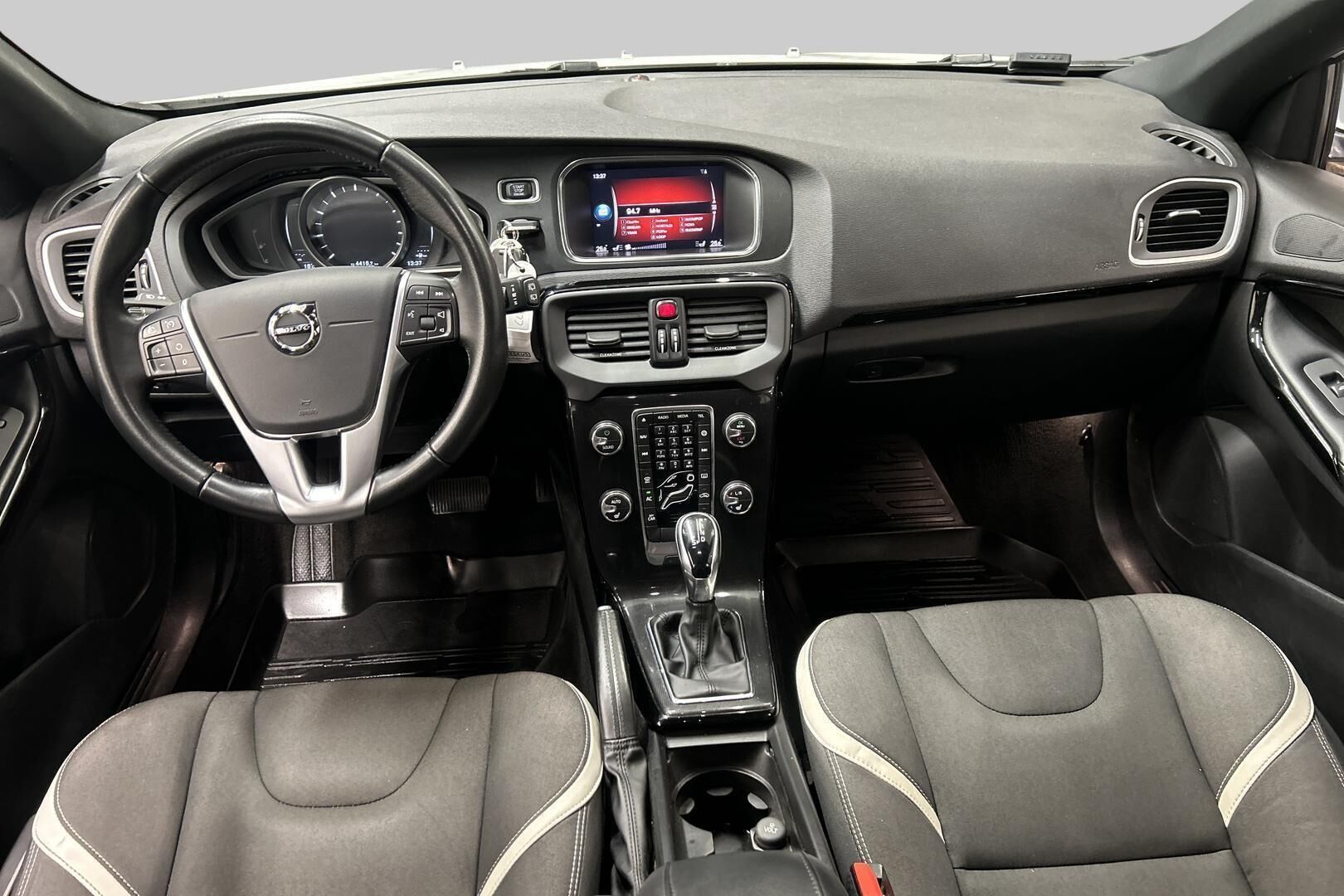 Volvo V40 iso kuva 11