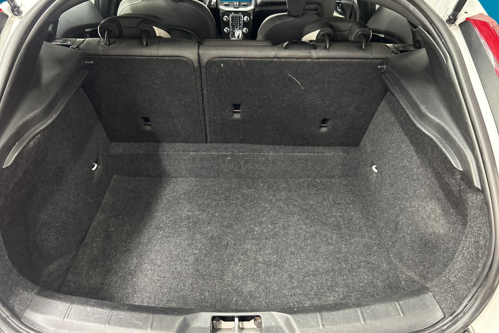 Volvo V40 iso kuva 12