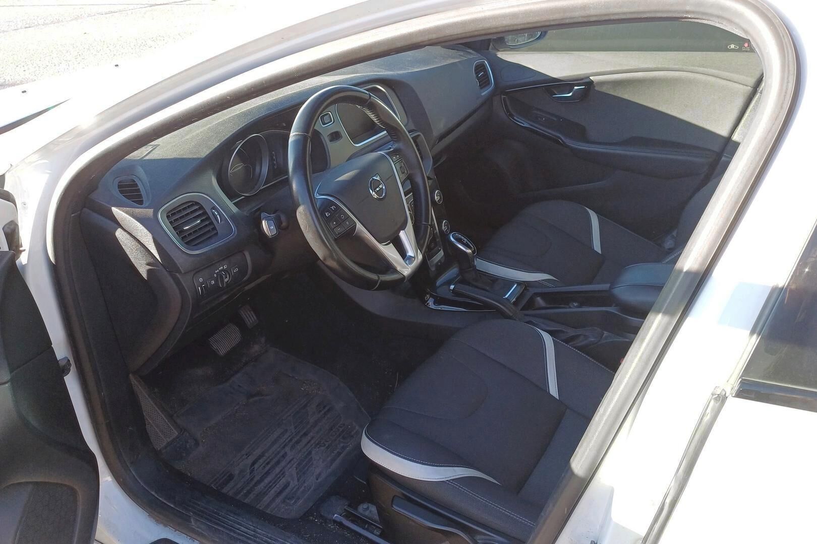 Volvo V40 iso kuva 2