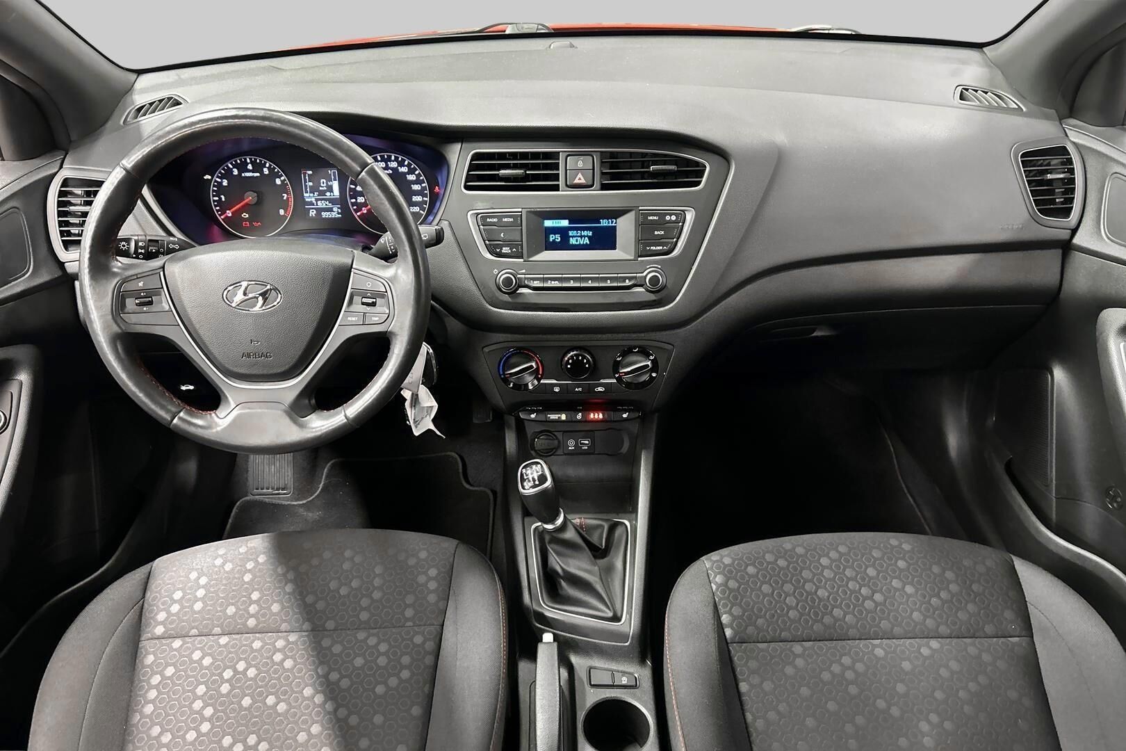 Hyundai i20 Hatchback iso kuva 9