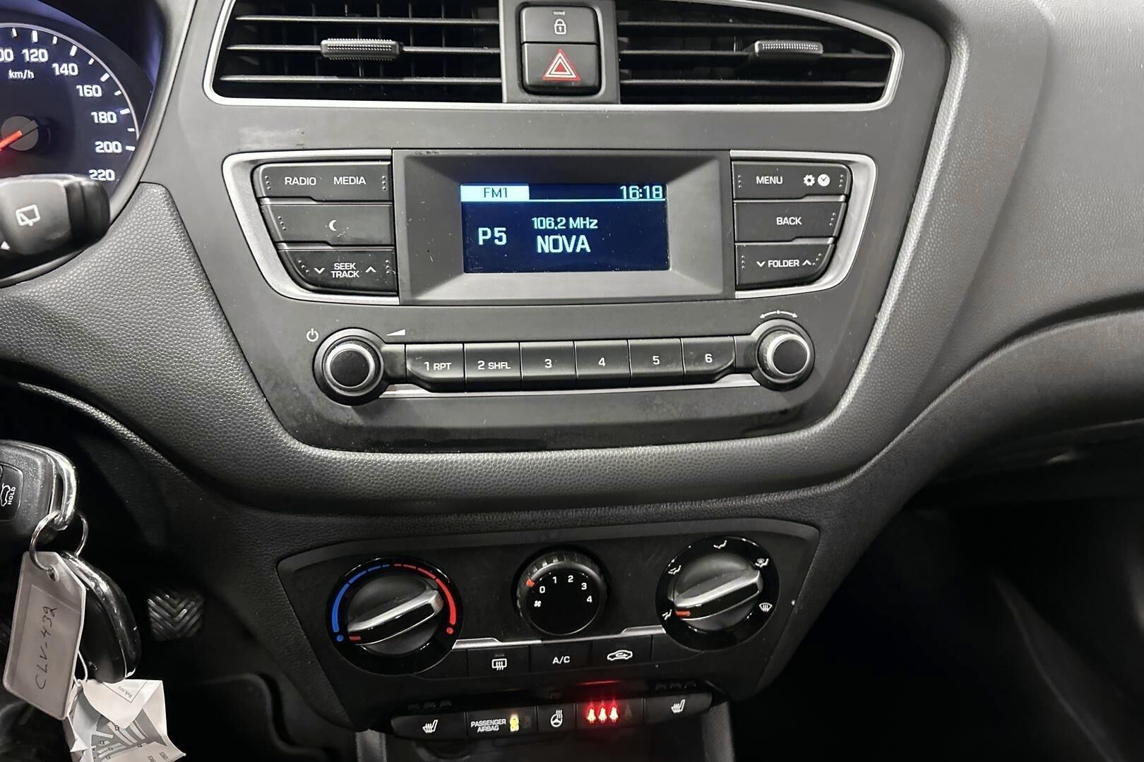 Hyundai i20 Hatchback iso kuva 12