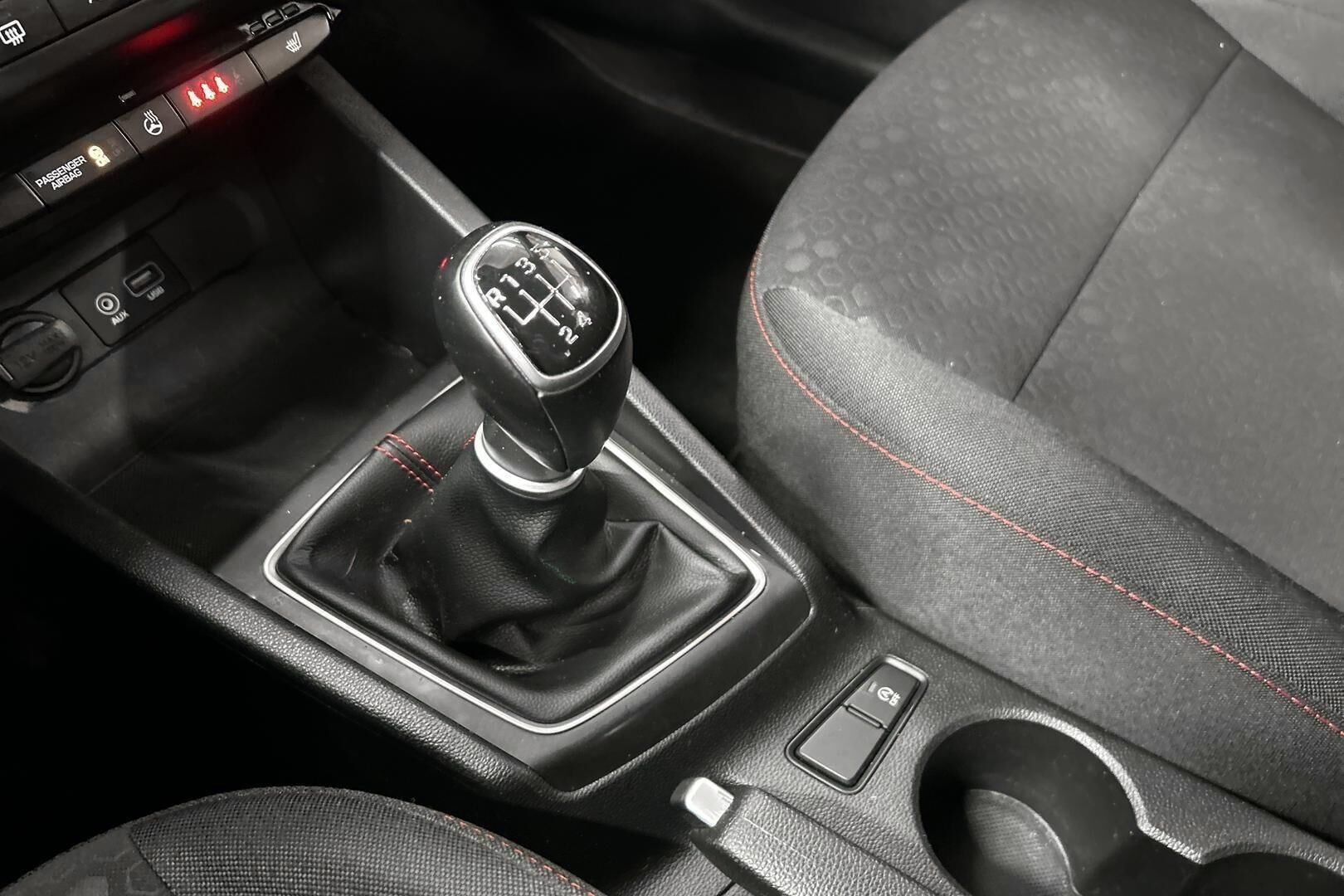 Hyundai i20 Hatchback iso kuva 13