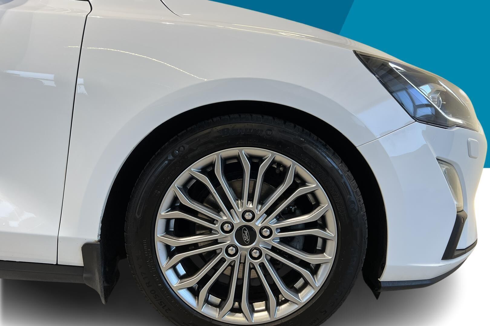 Ford Focus iso kuva 13