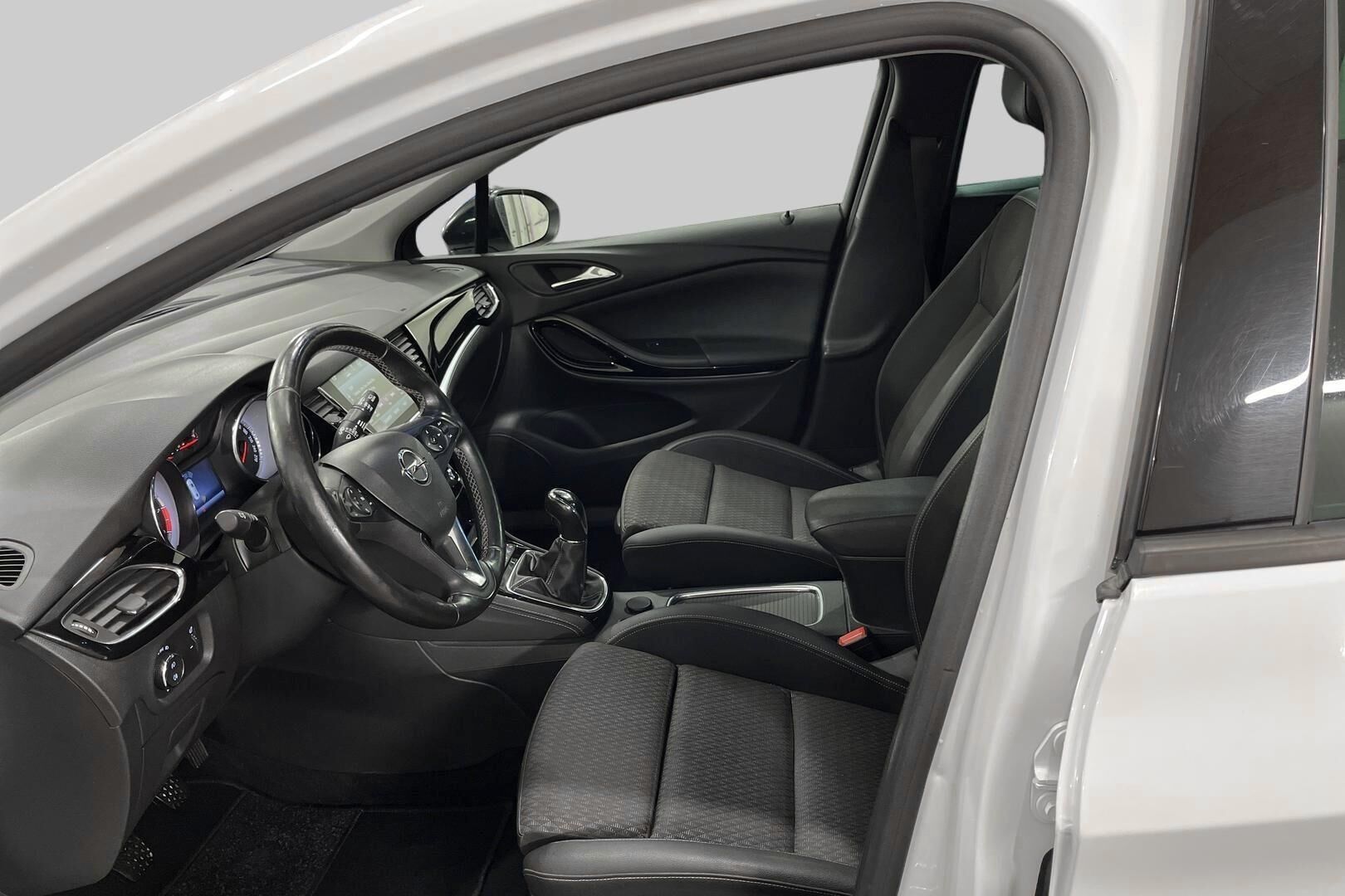 Opel Astra iso kuva 9