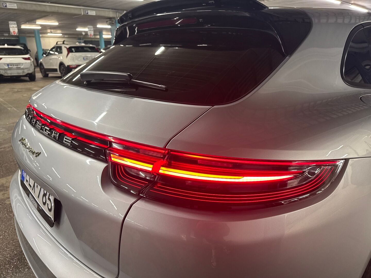 Porsche Panamera iso kuva 30