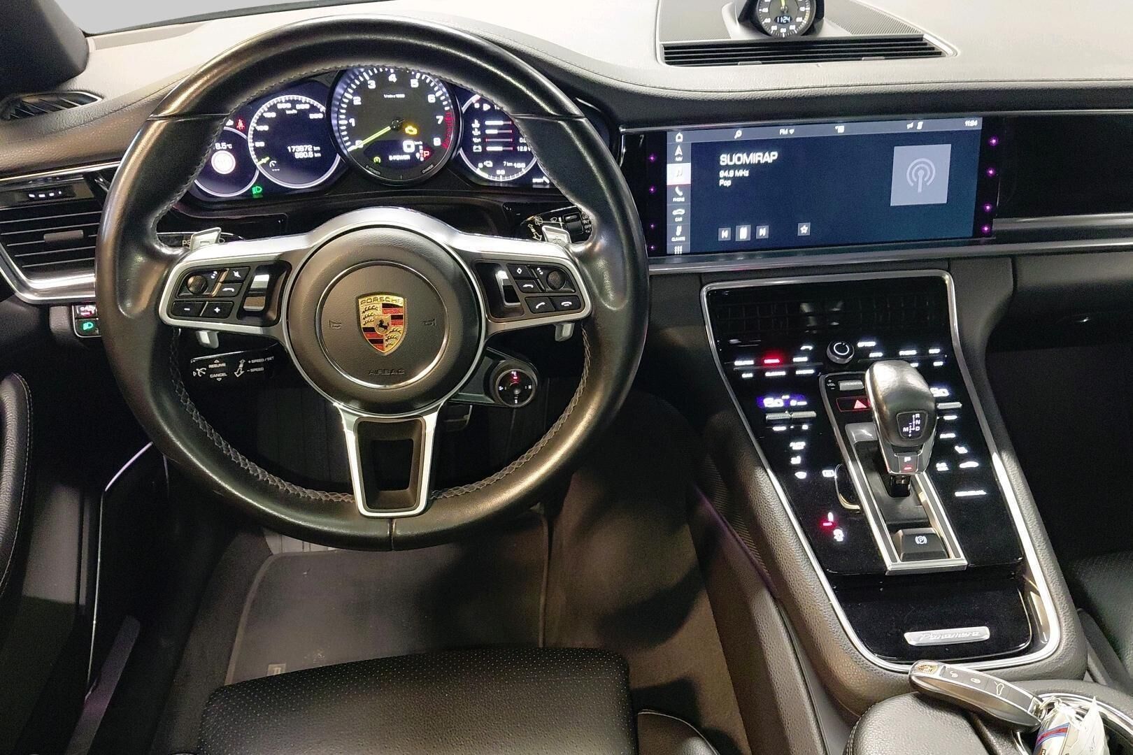 Porsche Panamera iso kuva 2
